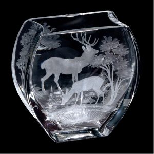 queen lace stag vase